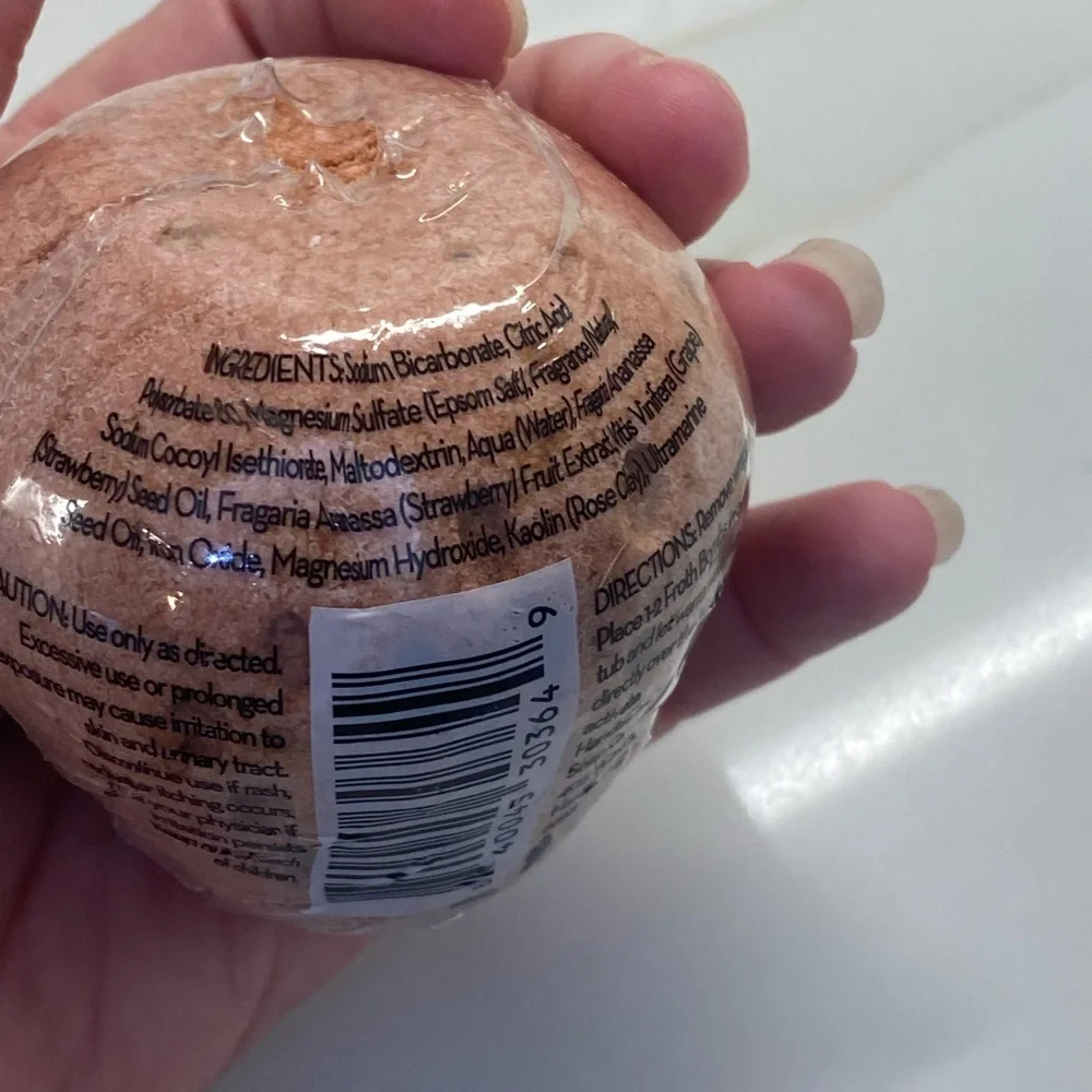 Pacha Soap Company Strawberry Froth Bomb Bath Set of 5 NEW - Picture 4 of 7